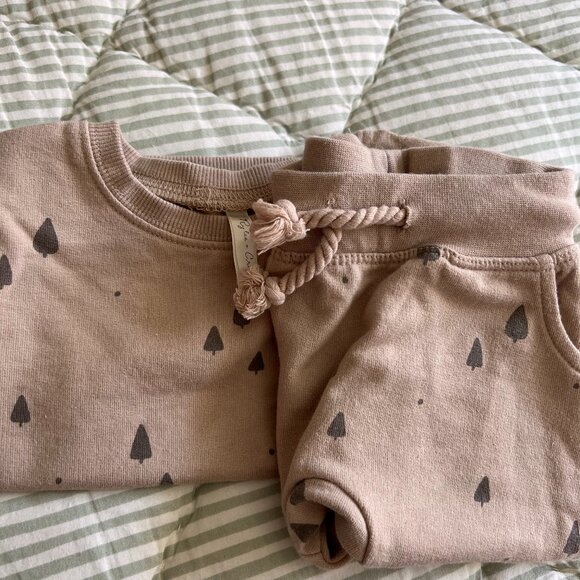 Rylee + Cru Sweatsuit 3-6 months - Picture 2 of 2